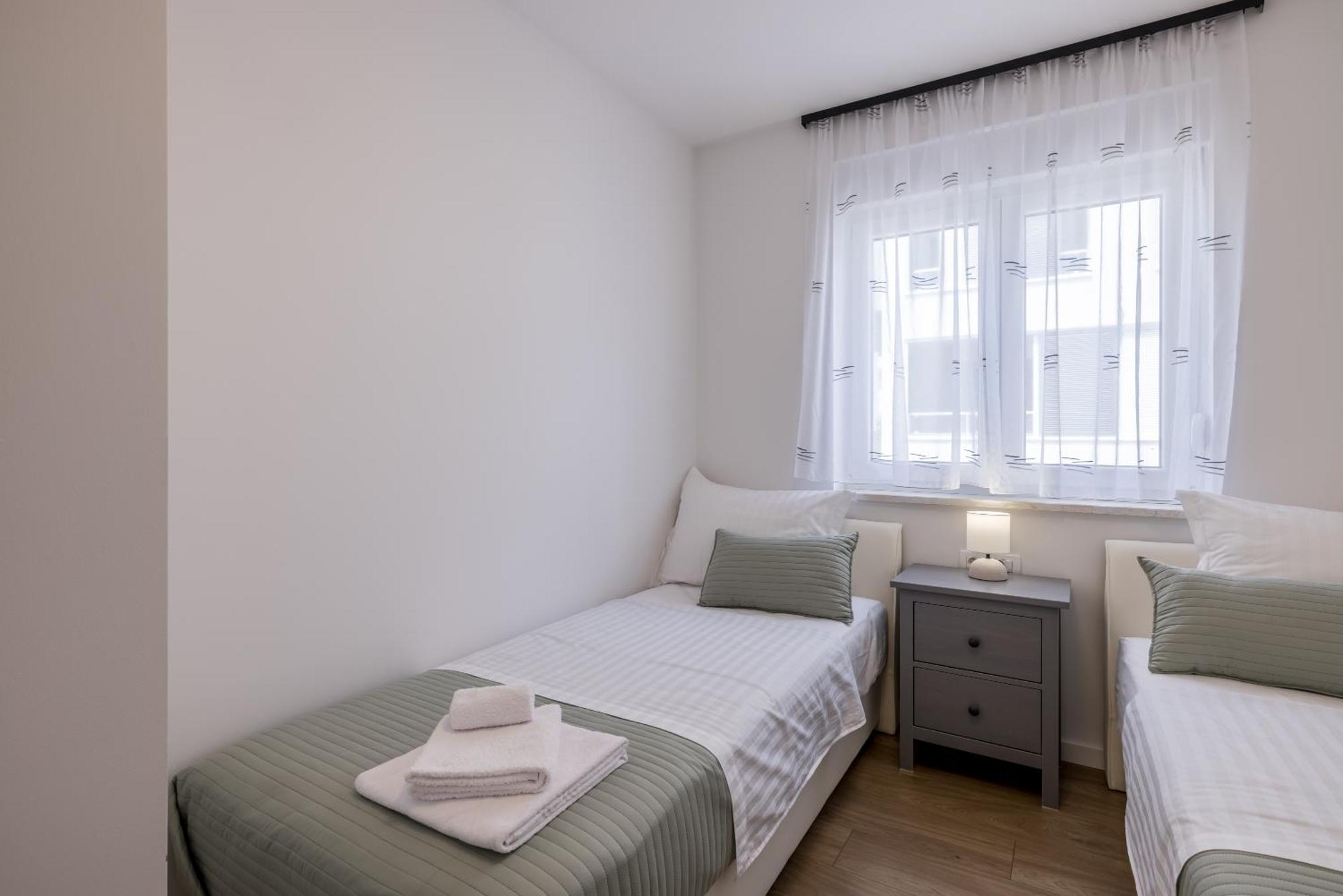 Adriatic Nest, Cozy And Modern Two Bedroom Apartment Kaštela Kültér fotó